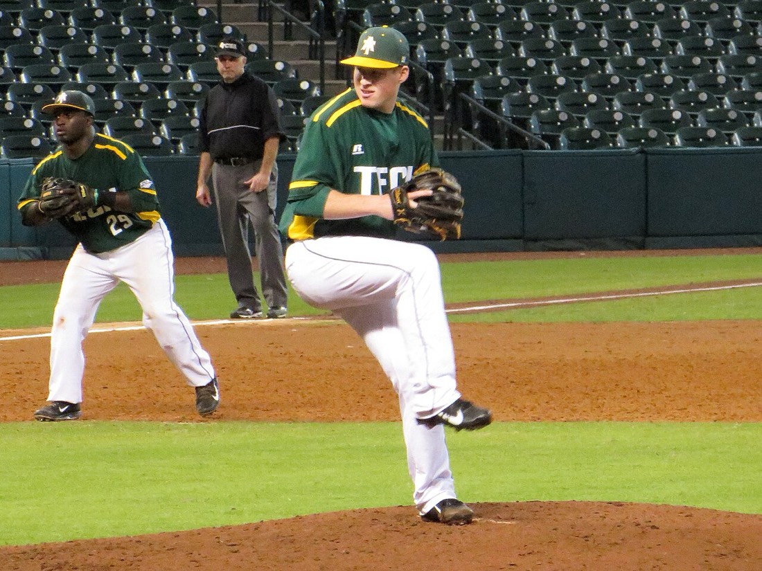 Reading the Count: How Collegiate Hitters Learn to Adjust